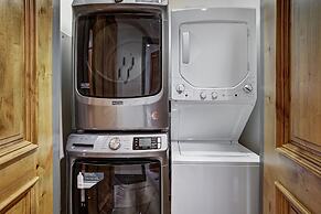 Luxury 3 Bedroom Condo at The Arrabelle by RedAwning - Save 20% on 7+ 