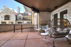 Luxury 3 Bedroom Condo at The Arrabelle by RedAwning - Save 20% on 7+ 