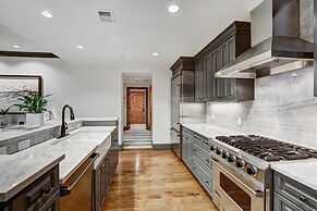 Luxury 3 Bedroom Condo at The Arrabelle by RedAwning - Save 20% on 7+ 