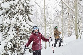 Luxury 3 Bedroom Condo at The Arrabelle by RedAwning - Save 20% on 7+ 