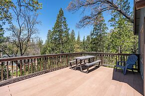 Bass Lake Beauty! 4 BDR Sleeps 16, Lakefront Views
