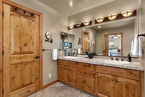 Bass Lake Beauty! 4 BDR Sleeps 16, Lakefront Views