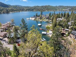 Bass Lake Beauty! 4 BDR Sleeps 16, Lakefront Views