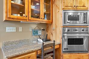 Bass Lake Beauty! 4 BDR Sleeps 16, Lakefront Views