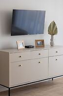 Modern Studio Mokotów by Renters