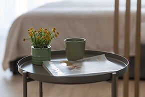 Modern Studio Mokotów by Renters