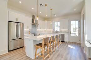 Upscale Home w/ 2 Balconies in Galveston!