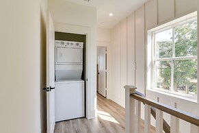 Upscale Home w/ 2 Balconies in Galveston!