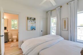 Upscale Home w/ 2 Balconies in Galveston!