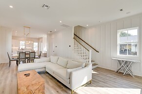 Upscale Home w/ 2 Balconies in Galveston!