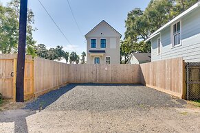 Upscale Home w/ 2 Balconies in Galveston!