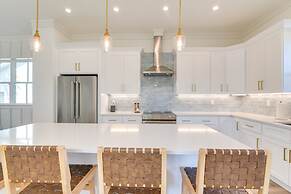 Upscale Home w/ 2 Balconies in Galveston!