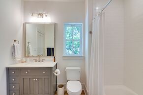 Upscale Home w/ 2 Balconies in Galveston!