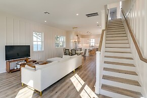 Upscale Home w/ 2 Balconies in Galveston!