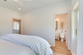 Upscale Home w/ 2 Balconies in Galveston!