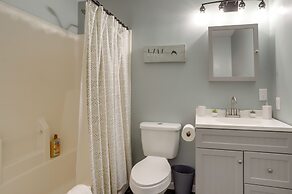 Lovely South Bend Home ~ 3 Mi to Dtwn & Notre Dame