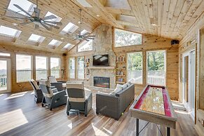 Blowing Rock Home w/ Hot Tub & Mountain-view Deck!