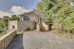 Blowing Rock Home w/ Hot Tub & Mountain-view Deck!