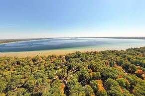 Higgins Lake Cottage w/ Private Fire Pit & Grill!