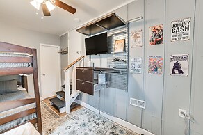 Higgins Lake Cottage w/ Private Fire Pit & Grill!