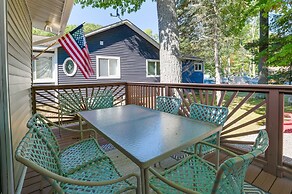 Higgins Lake Cottage w/ Private Fire Pit & Grill!