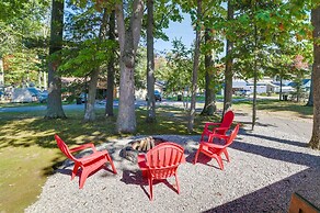 Higgins Lake Cottage w/ Private Fire Pit & Grill!