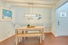 Destin Villa w/ Patio ~ 2 Mi to Miramar Beach!