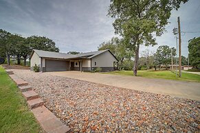 Cozy Checotah Retreat w/ Deck Near Eufaula Lake