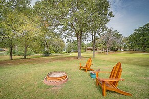 Cozy Checotah Retreat w/ Deck Near Eufaula Lake