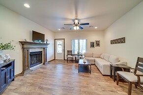 Cozy Checotah Retreat w/ Deck Near Eufaula Lake