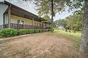 Cozy Checotah Retreat w/ Deck Near Eufaula Lake