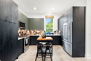 Stylish 2 Bedroom Retreat in South Austin