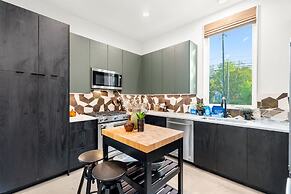 Stylish 2 Bedroom Retreat in South Austin
