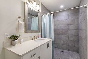 Charming 4BR Condo Steps Away from French Quarter Delights!