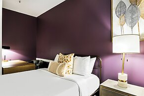 Charming 4BR Condo Steps Away from French Quarter Delights!