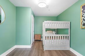 Charming 4BR Condo Steps Away from French Quarter Delights!