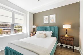 Charming 4BR Condo Steps Away from French Quarter Delights!