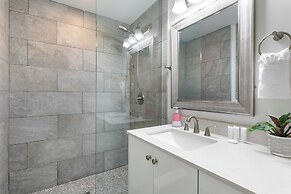 Charming 4BR Condo Steps Away from French Quarter Delights!