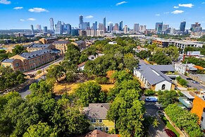 Eclectic 3 Bedroom Block From South Congress!