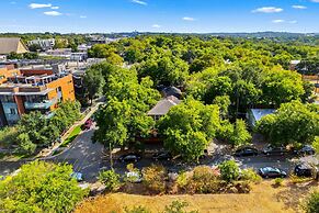 Eclectic 3 Bedroom Block From South Congress!