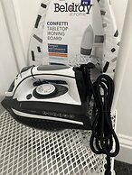 5-bed Apartment in Altrincham Near Airport