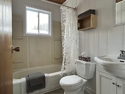 Staying by the Lakeside Cottages