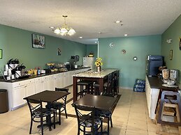 McPherson Inn By OYO