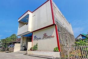 OYO 92594 Raja Ratu HomestayNearSolo Safari