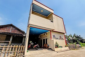 OYO 92594 Raja Ratu HomestayNearSolo Safari