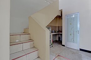 OYO 92594 Raja Ratu HomestayNearSolo Safari