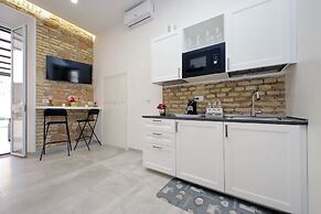 Roman Holiday Suites