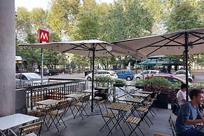 Roman Holiday Suites