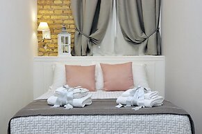 Roman Holiday Suites