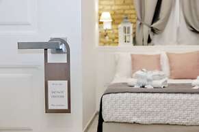 Roman Holiday Suites